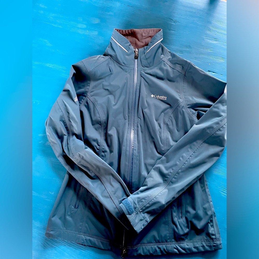 Columbia Sportswear Women’s Lightweight Rain Jacket, Blue size Large